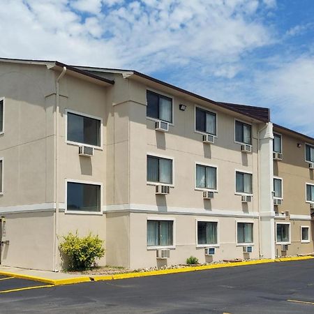 Boarders Inn & Suites By Cobblestone Hotels Waterloo Cedar Falls Extérieur photo