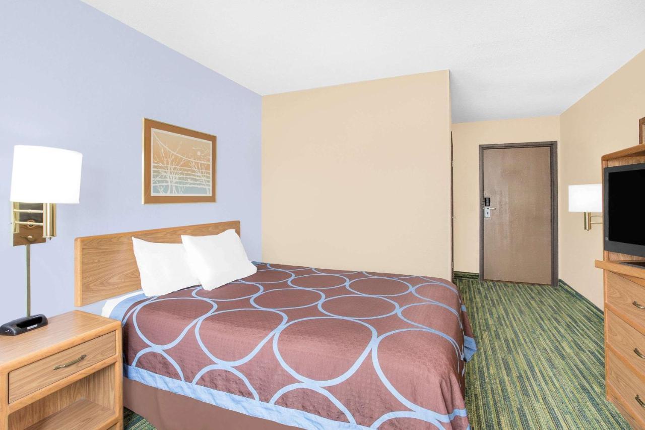 Boarders Inn & Suites By Cobblestone Hotels Waterloo Cedar Falls Extérieur photo