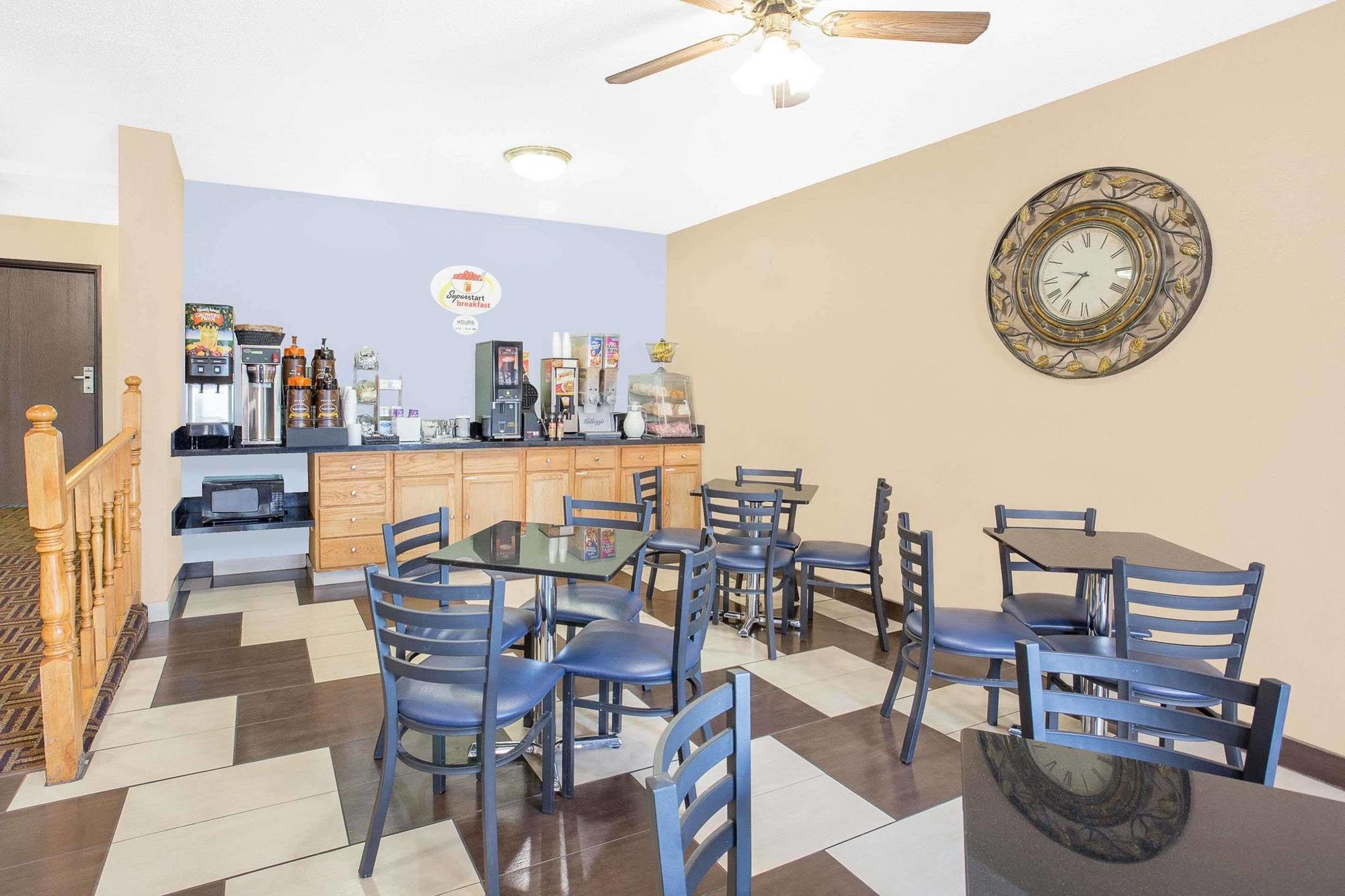 Boarders Inn & Suites By Cobblestone Hotels Waterloo Cedar Falls Extérieur photo