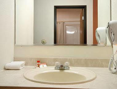 Boarders Inn & Suites By Cobblestone Hotels Waterloo Cedar Falls Extérieur photo